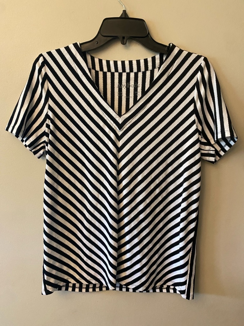 AnyBody Black & White Diagonal Stripe V-Neck Short Sleeve Top